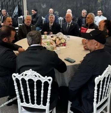 Sakarya’nın sevilen ismi Nihat Kobal, vefatının 3. yıl dönümünde evinin önünde düzenlenen anma programıyla anıldı.