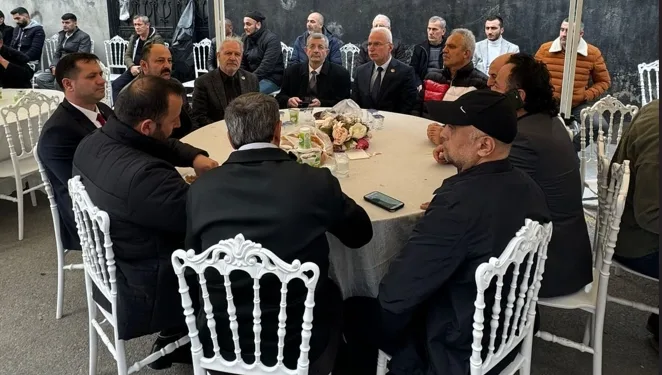 Sakarya’nın sevilen ismi Nihat Kobal, vefatının 3. yıl dönümünde evinin önünde düzenlenen anma programıyla anıldı.
