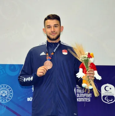 milli karate sporcusu Fatih Şen,