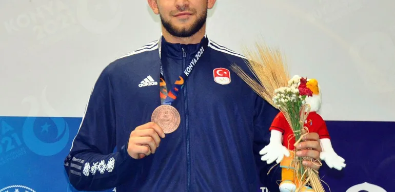 milli karate sporcusu Fatih Şen,