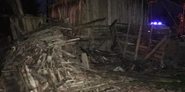 ODUN ALMAK İÇİN GİRDİĞİ KORULUK ÇÖKÜNCE YARALANDI