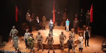 "CUMHURİYETE DOĞRU" TİYATRO OYUNU SAKARYA'DA SAHNELENDİ