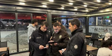 SAKARYA ÜNİVERSİTESİ KAMPÜS BÖLGESİNDE ARANMASI BULUNAN 5 ŞAHIS YAKALANDI POLİSTEN ÜNİVERSİTE VE ÖĞRENCİ YURTLARI ÇEVRESİNDE DENETİM