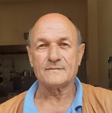 69 YAŞINDAKİ ADAM, EVİNİN BALKONUNDA SİLAHLA VURULMUŞ HALDE ÖLÜ BULUNDU ÖLEN KİŞİNİN KUZENİNDEN DUYGULANDIRAN SÖZ: "HER ŞEYİN BİTTİĞİ YER Mİ OLUYOR BU?"