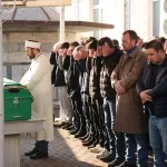 YOL KENARINDA ÖLÜ BULUNMUŞTU YENİ DETAYLAR ORTAYA ÇIKTI ALKOLLÜ EĞLENCE MEKANINDAKİ KAVGA, CİNAYET ŞÜPHESİNİ ARTTIRDI SAATÇİLİK YAPAN ERKAN ARMAN SON YOLCULUĞUNA UĞURLANDI