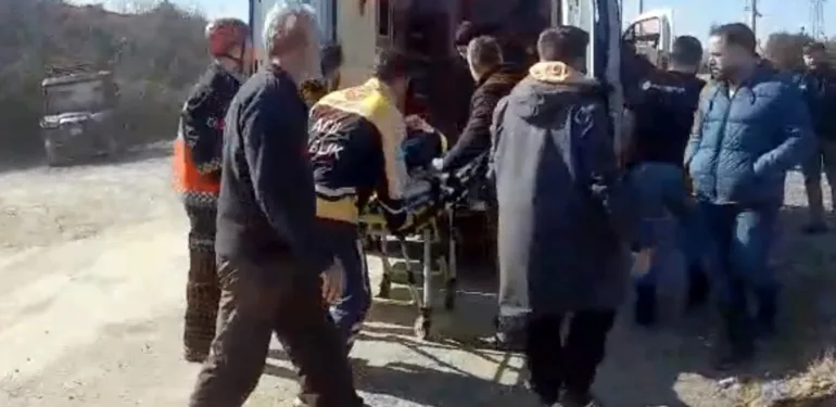 SAKARYA'DA ARAZİ ARACI DEREYE UÇTU: 3 AĞIR YARALI