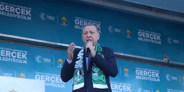 CUMHURBAŞKANI ERDOĞAN: "KARŞIMIZDAKİ İTTİFAKIN BUGÜN Kİ DURUMUNU GÖRDÜKÇE VERİLMİŞ SADAKAMIZ VARMIŞ DİYORUZ" "ÜLKENİN İKİNCİ BÜYÜK PARTİSİ İŞİ GÜCÜ BIRAKMIŞ, KENDİ İÇERİSİNDE SAÇ SAÇA, BAŞ BAŞA KAVGA EDİYOR" "DÜNYA YANSA, ÜLKE BATSA UMURLARINDA DEĞİL" "GEÇTİĞİMİZ YIL 185 ÜLKEYE, 230 ÇEŞİT ÜRÜN İHRAÇ EDEREK 5.5 MİLYAR DOLARLIK REKOR İHRAÇ TUTARI YAKALADIK"