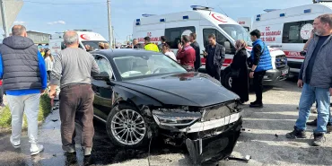 AK PARTİ SAKARYA MİLLETVEKİLİ ALİ İNCİ'NİN KARIŞTIĞI KAZADA 5 KİŞİ YARALANDI D-100 KARA YOLUNDA FECİ KAZA MAKAM ARACI VE HAFİF TİCARİ ARAÇ ÇARPIŞTI: 2'Sİ ÇOCUK 5 KİŞİ YARALANDI