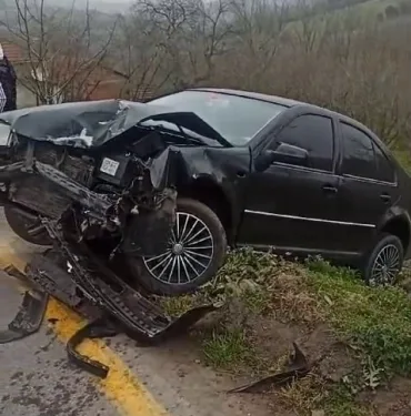 2 OTOMOBİL ÇARPIŞTI: 1 YARALI