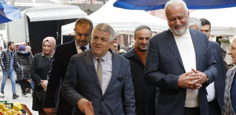 BAŞKAN ŞENGÜL PAZAR ESNAFINI GEZDİ (4)