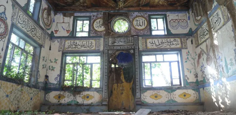 Mahalleli göç edince 100 yıllık cami de kendi haline terk edilmişti, harekete geçildi