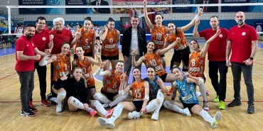 sakarya-voleybol-afyon-da-firtina-gibi-esti_d1a4d