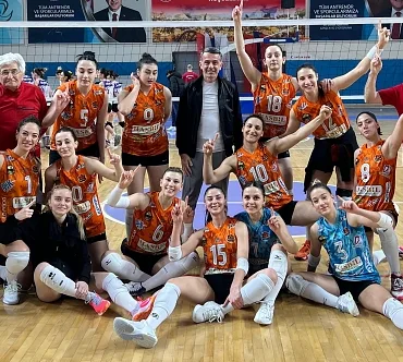 sakarya-voleybol-afyon-da-firtina-gibi-esti_d1a4d