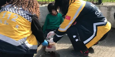 YOLA ATLAYAN 4 YAŞINDAKİ ÇOCUĞA SUV ARAÇ ÇARPTI