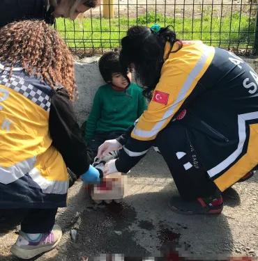 YOLA ATLAYAN 4 YAŞINDAKİ ÇOCUĞA SUV ARAÇ ÇARPTI