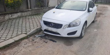 PARK HALİNDEKİ ARACA ÇARPTI, HİÇBİR ŞEY OLMAMIŞ GİBİ YOLUNA DEVAM ETTİ