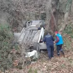 SAKARYA'DA OTOMOBİL ŞARAMPOLE YUVARLANDI: 5 YARALI