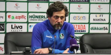 Sakaryaspor teknik sorumlusu Turgay Karslı:"Kötü oyuna karşın 3 puan aldık."