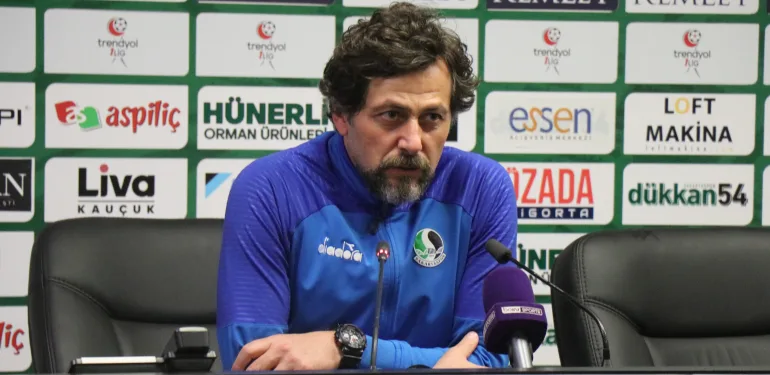 Sakaryaspor teknik sorumlusu Turgay Karslı:"Kötü oyuna karşın 3 puan aldık."
