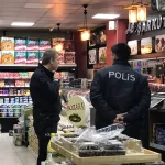 MARKETTE ELİNİ KIYMA MAKİNESİNE KAPTIRMIŞTI: ELİ AMELİYATLA KESİLDİ
