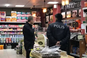 MARKETTE ELİNİ KIYMA MAKİNESİNE KAPTIRMIŞTI: ELİ AMELİYATLA KESİLDİ