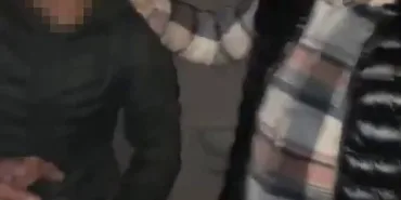 HIRSIZLIK YAPTIĞINI İDDİA ETTİKLERİ ŞAHSI TARTAKLAYIP VİDEOYA ALDILAR
