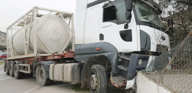 Tır sürücüsü direksiyon başında kalp krizi geçirdi, D-650’de faciadan dönüldü