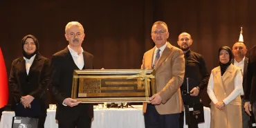 thumbnail_Başkan Mutlu Işıksu'ya Hediye