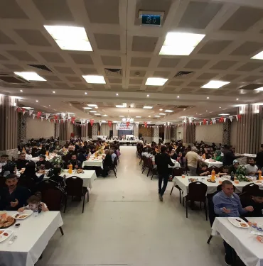GURBETTEKİ HEMŞEHRİLER BU İFTAR PROGRAMINDA BİR ARAYA GELDİ