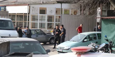 BİR HAFTA ÖNCE DÜKKANI KURŞUNLANDI, BUGÜN SİLAHLA YARALANDI OTO YIKAMA DÜKKANINA SİLAHLI SALDIRI: 1 YARALI