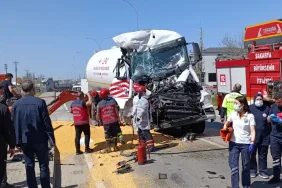 LPG YÜKLÜ TANKER, PARK HALİNDEKİ TAHIL YÜKLÜ TIRA ÇARPTI: 1 ÖLÜ, 1 AĞIR YARALI