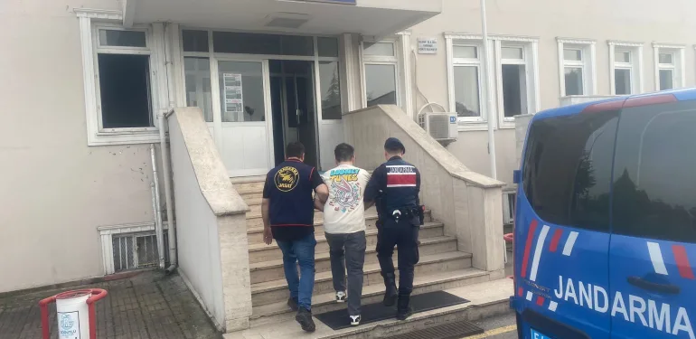 HAKLARINDA YAKALAMA KARARI VE HAPİS CEZASI OLAN 795 ŞÜPHELİYİ JANDARMA YAKALADI