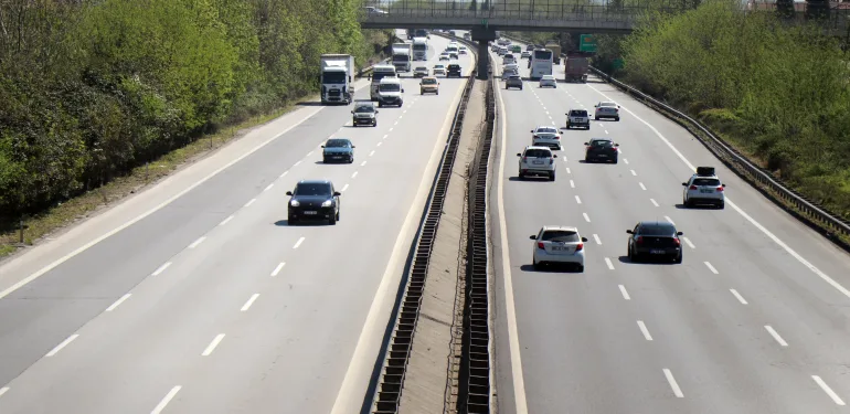 ANADOLU OTOYOLU SAKARYA GEÇİŞİNDE AKICI BAYRAM TRAFİĞİ