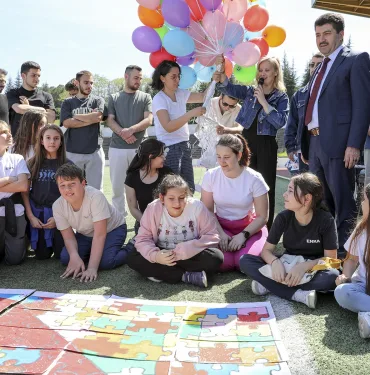 SUBÜ'DE OTİZM FARKINDALIK GÜNÜ KUTLANDI