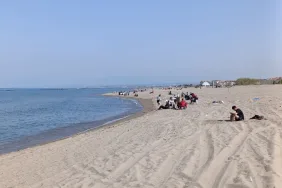 BAYRAMLARDA DOLUP TAŞAN O SAHİL BU KEZ BOŞ KALDI
