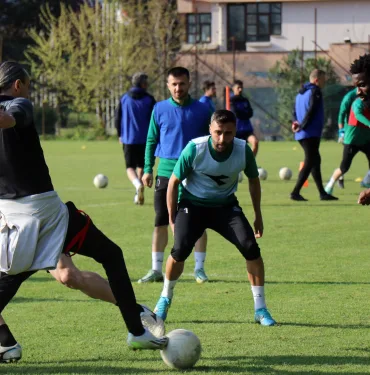 SAKARYASPOR, ERZURUMSPOR FK MESAİSİNE DEVAM EDİYOR