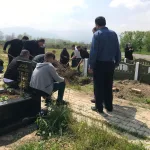 AİLE KATLİAMI YAPAN ŞAHIS CENAZE NAMAZI KILINMADAN DEFNEDİLDİ ÜVEY ANNESİ VE ÖZ BABASINA KURŞUN YAĞDIRDIKTAN SONRA YARALADIĞI KARDEŞİ TARAFINDAN ÖLDÜRÜLMÜŞTÜ