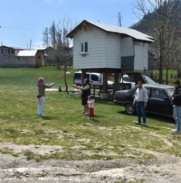 BAYRAMDA GÜZEL HAVAYI FIRSAT BİLEN SOLUĞU YAYLADA ALDI