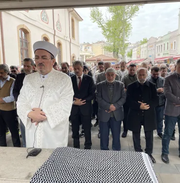 SAKARYA'DA HAMAS LİDERİNİN OĞULLARI VE TORUNLARI İÇİN GIYABİ CENAZE NAMAZI KILINDI