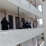 GEÇEN SENE CESET BULUNAN EVDE BU SENE DE 2 CANSIZ BEDEN BULUNDU TATİL SİTESİNDE ÇÜRÜMEYE BAŞLAMIŞ 2 ERKEK CESEDİ BULUNDU