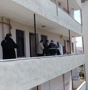 GEÇEN SENE CESET BULUNAN EVDE BU SENE DE 2 CANSIZ BEDEN BULUNDU TATİL SİTESİNDE ÇÜRÜMEYE BAŞLAMIŞ 2 ERKEK CESEDİ BULUNDU