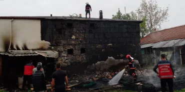 MEYVE KASALARI TUTUŞTU, BARAKA KÜL OLDU
