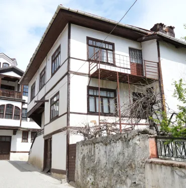 OSMANLI'NIN İLK FETHETTİĞİ TOPRAKLARDAKİ BU EVLER GÖRENLERİ TARİHİ YOLCULUĞA ÇIKARIYOR TARİHİ TARAKLI EVLERİ HAKKINDA BİLGİ VEREN ALAATTİN YILMAZ: "TARAKLI, OSMANLI DEVLETİ'NİN KURULUŞ TOPRAĞI"