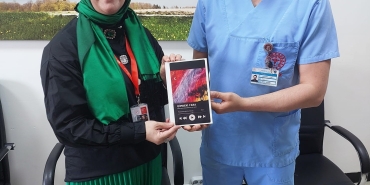 HASTANEDE ÇALIŞAN TEMİZLİK PERSONELİ İLK KİTABINI ÇIKARDI