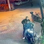 SAKARYA'DA FİLM SAHNELERİNİ ARATMAYAN OLAY POLİS, KENDİSİNDEN KAÇAN ŞAHSI MOTO KURYE İLE YAKALADI: O ANLAR KAMERADA