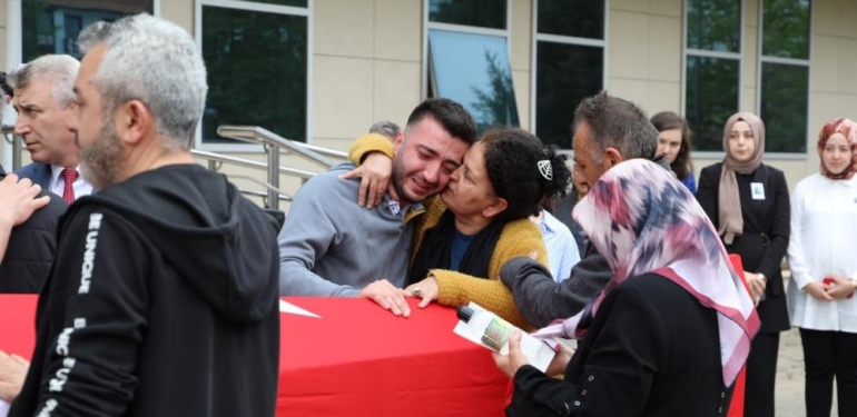AW191296_01