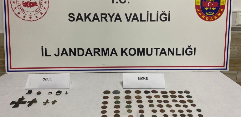 ÜSTÜNDE 91 TARİHİ SİKKE VE OBJEYLE YAKALANDI