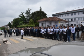 OKUL MÜDÜRÜ İLE YARDIMCISININ DARP EDİLMESİNİ EĞİTİMCİLER PROTESTO EDEREK KINADI