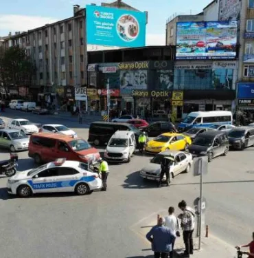ig-sehrin-merkezinde-bayram-yogunlugu-trafik-felc-oldu-14372