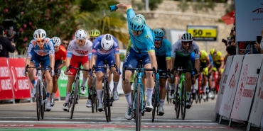 thumbnail_Max Kanter